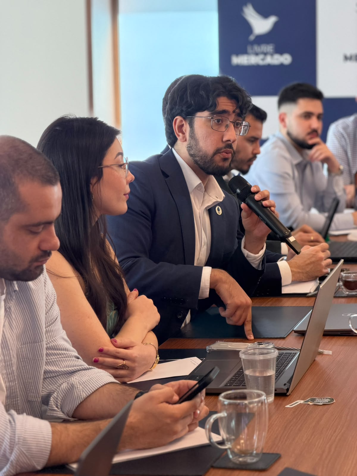 Participante fala ao microfone durante o RL Summit 2026